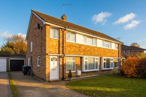 Grange Way, Smallfield, Horley... 3 bed semi
