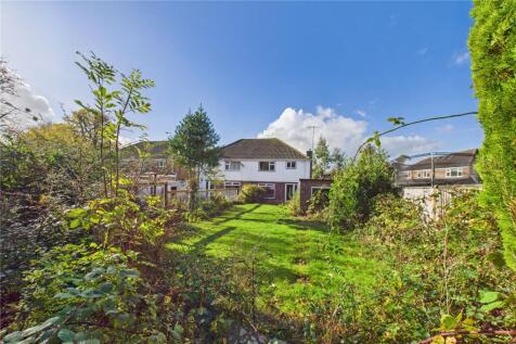 Hardy Close, Pound Hill, Crawley... 3 bed semi