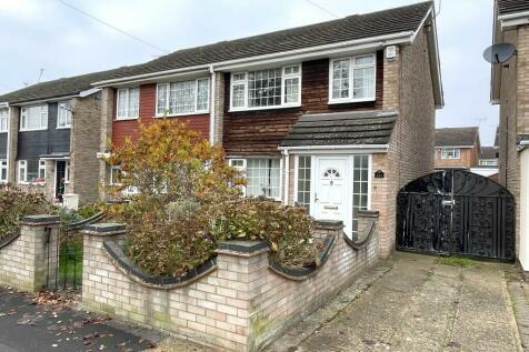 3 bedroom semi-detached house for sale