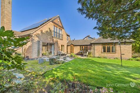 5 bedroom detached house for sale