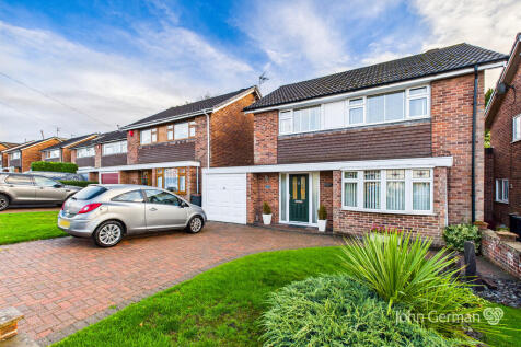 3 bedroom link detached house for sale