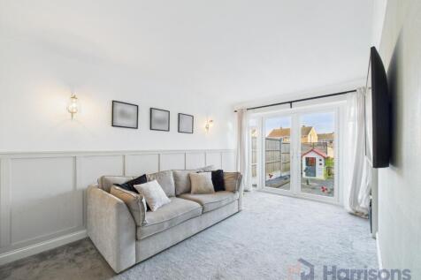 Minterne Avenue, Sittingbourne, Kent... 3 bed semi