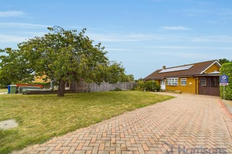 West Ridge, Sittingbourne, Kent, ME10... 3 bed detached bungalow for sale