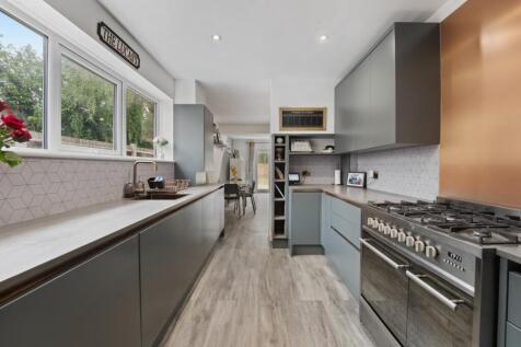 Wigmore Road, Gillingham, Kent, ME8 0TL 5 bed detached house for sale
