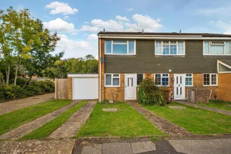 Waverley Close, Chatham, Kent, ME5 8UQ 2 bed end of terrace house for sale