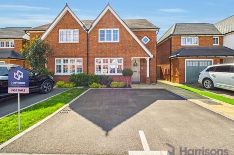 Parrett Avenue, Sittingbourne, ME10 3GS 3 bed semi