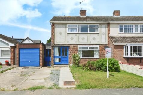 3 bedroom semi-detached house for sale
