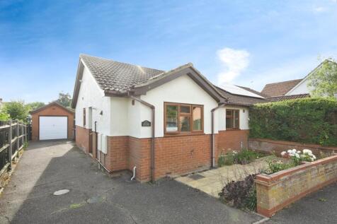 2 bedroom detached bungalow for sale