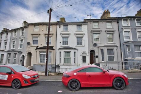 Dover Road, Folkestone, CT20 2 bed flat for sale