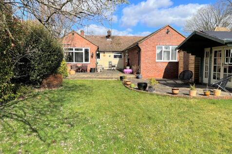 4 bedroom detached bungalow for sale
