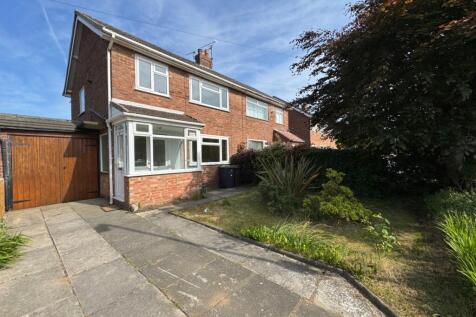 3 bedroom semi-detached house for sale