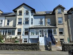 4 bed property, in 38 Belgrave Road, £150,000