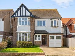 4 bed property, in Sea Place, £725,000
