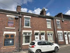 2 bed property, in Sun Street, £95,000