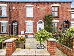 2 bed property, in Bardsley Vale Avenue, £185,000