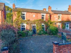 3 bed property, in Stourbridge Road, £320,000