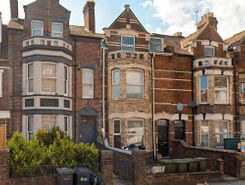 8 bed property, in Alphington Street, £350,000