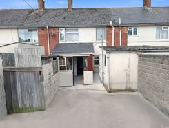 3 bed property, in Dylan Crescent, £165,000
