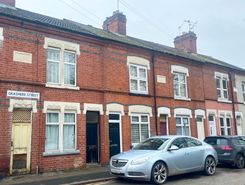 2 bed property, in Grasmere Street, £180,000