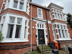 2 bed property, in Liga House, £87,000