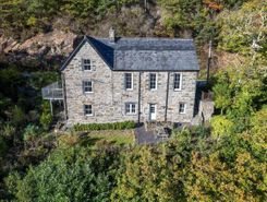 4 bed property, in Ty Capel Borth, £460,000