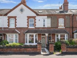 4 bed property, in Worcester WR2, £395,000
