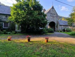 3 bed property, in Crochendy Twrog, £670,000
