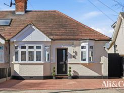 3 bed property, in Crowstone Road, £450,000