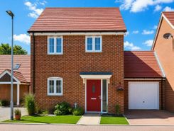 3 bed property, in Lincoln Gardens, £450,000