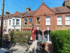 2 bed property, in Perth Road, £450,000
