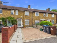 2 bed property, in Missenden Gardens, £450,000