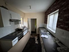 2 bed property, in Beech Street, £40,000