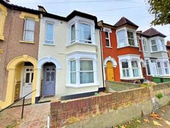 2 bed property, in Rectory Road, £285,000