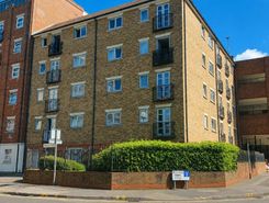 1 bed property, in Hazeleigh House, £220,000