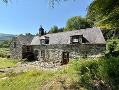 2 bed property, in Pwllygele Mawr, £399,995