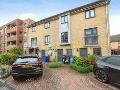 4 bed property, in Draper Close, £425,000