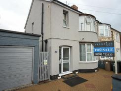4 bed property, in Fitzroy Avenue, £400,000