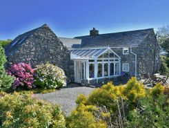 3 bed property, in Tyddyn Siocyn, £320,000
