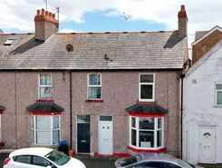 3 bed property, in Crescent Road, £100,000