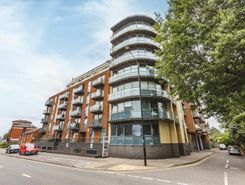 1 bed property, in Bath Road, £200,000