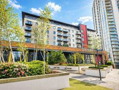 3 bed property, in Denyer Walk, £280,000