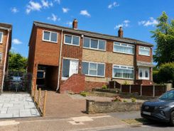 4 bed property, in Western Avenue, £220,000