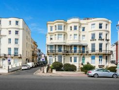 1 bed property, in Northumberland Court, £305,000
