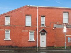 5 bed property, in Barkeley Drive, £170,000