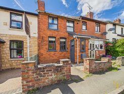 2 bed property, in Bromyard HR7, £200,000