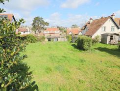 4 bed property, in West Cliff Road, £140,000