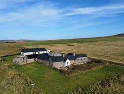 5 bed property, in Lochside, £360,000