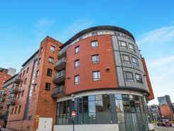 1 bed property, in 1 Blantyre Street, £175,000