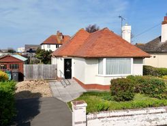 2 bed property, in Moelwyn Avenue West, £170,000