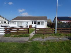 3 bed property, in 70 Glan y Mor, £85,000
